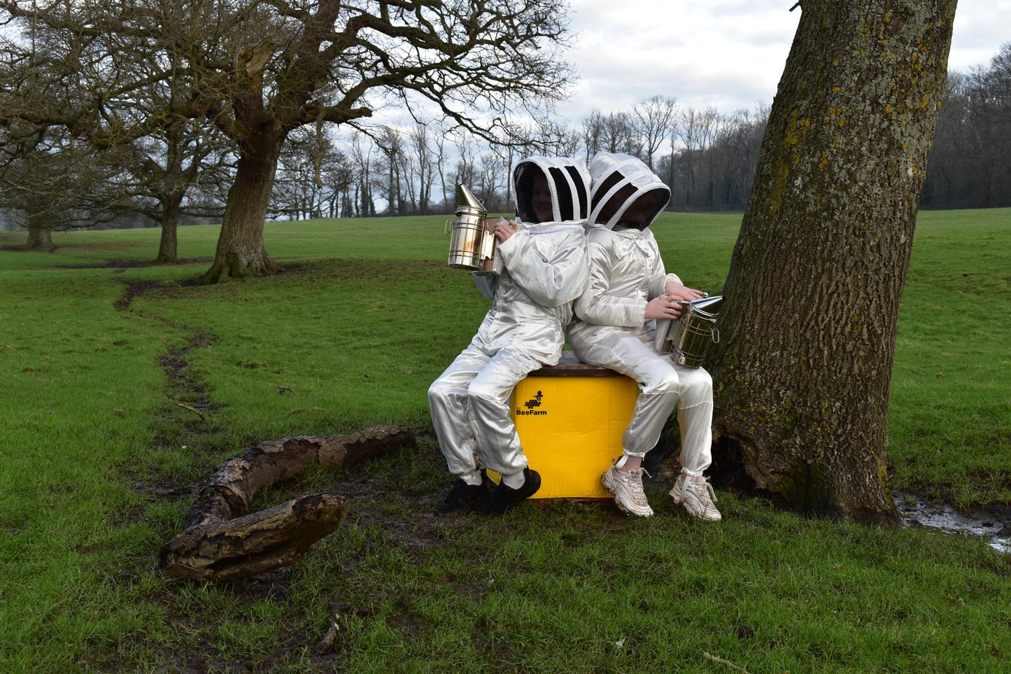 Bee Hive Winter Wrap (46/48 x 46/48 x 60 cm)
